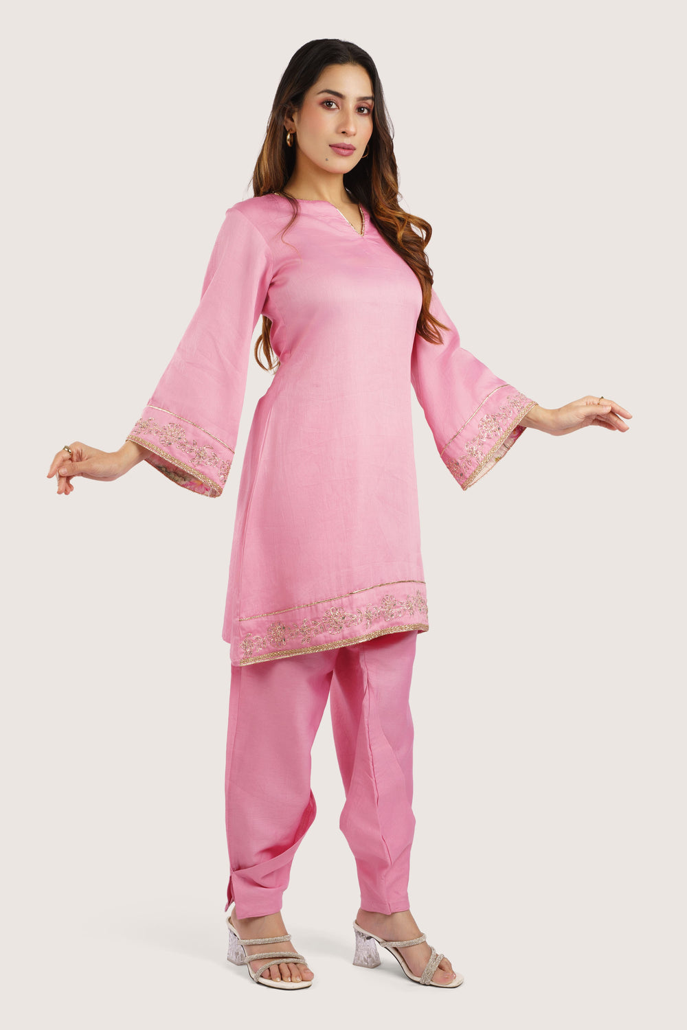 Roohi Embroidered Kurta Set