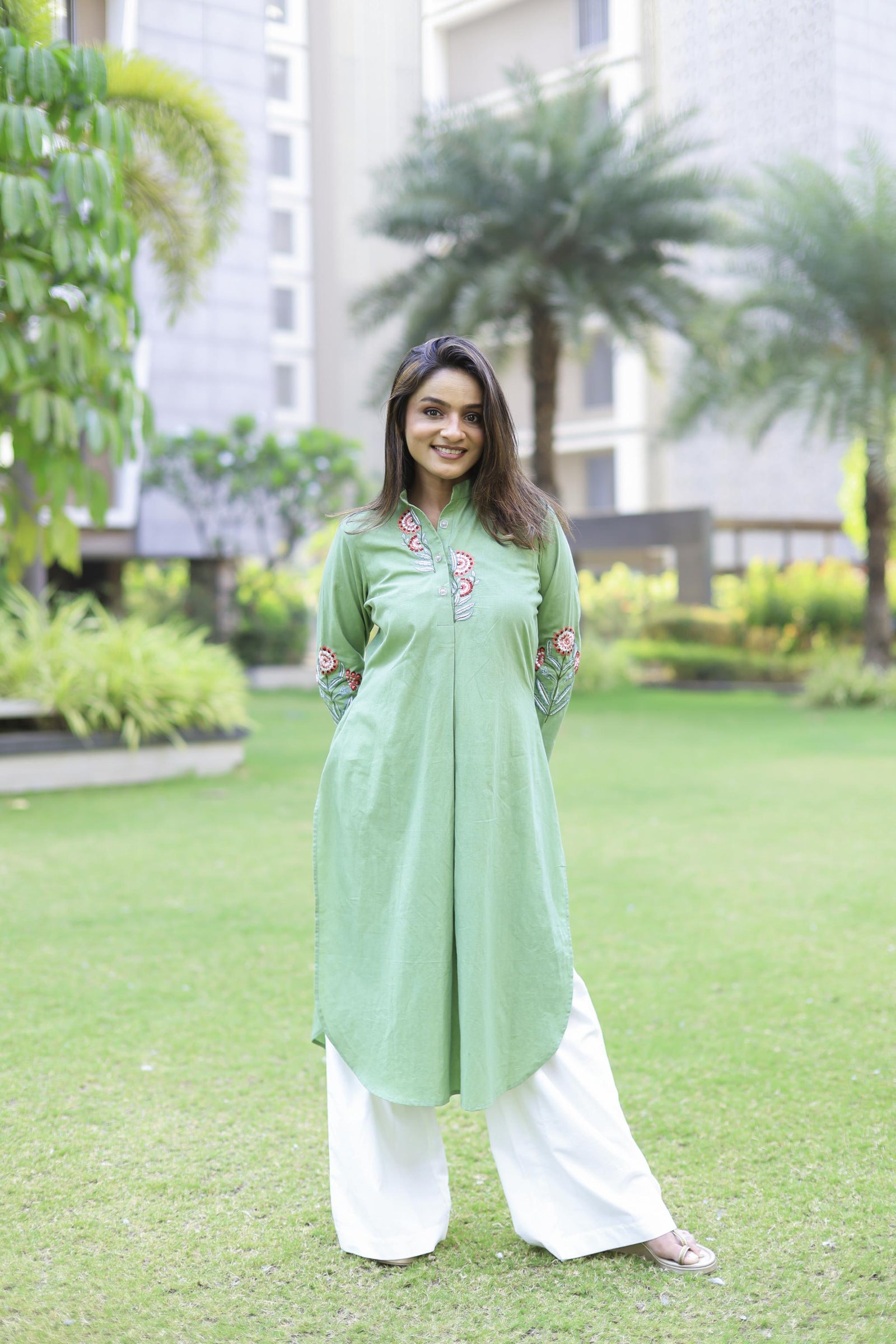 The Omna Mughal Butta – Pure Malai Chanderi Kurta Set