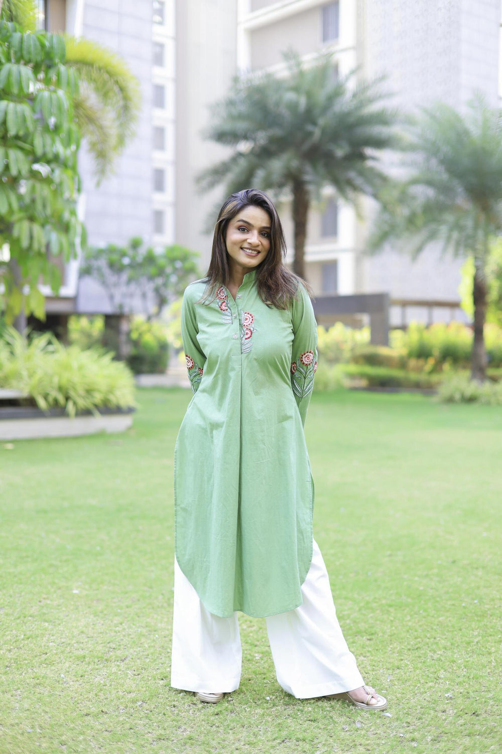 The Omna Mughal Butta – Pure Malai Chanderi Kurta Set