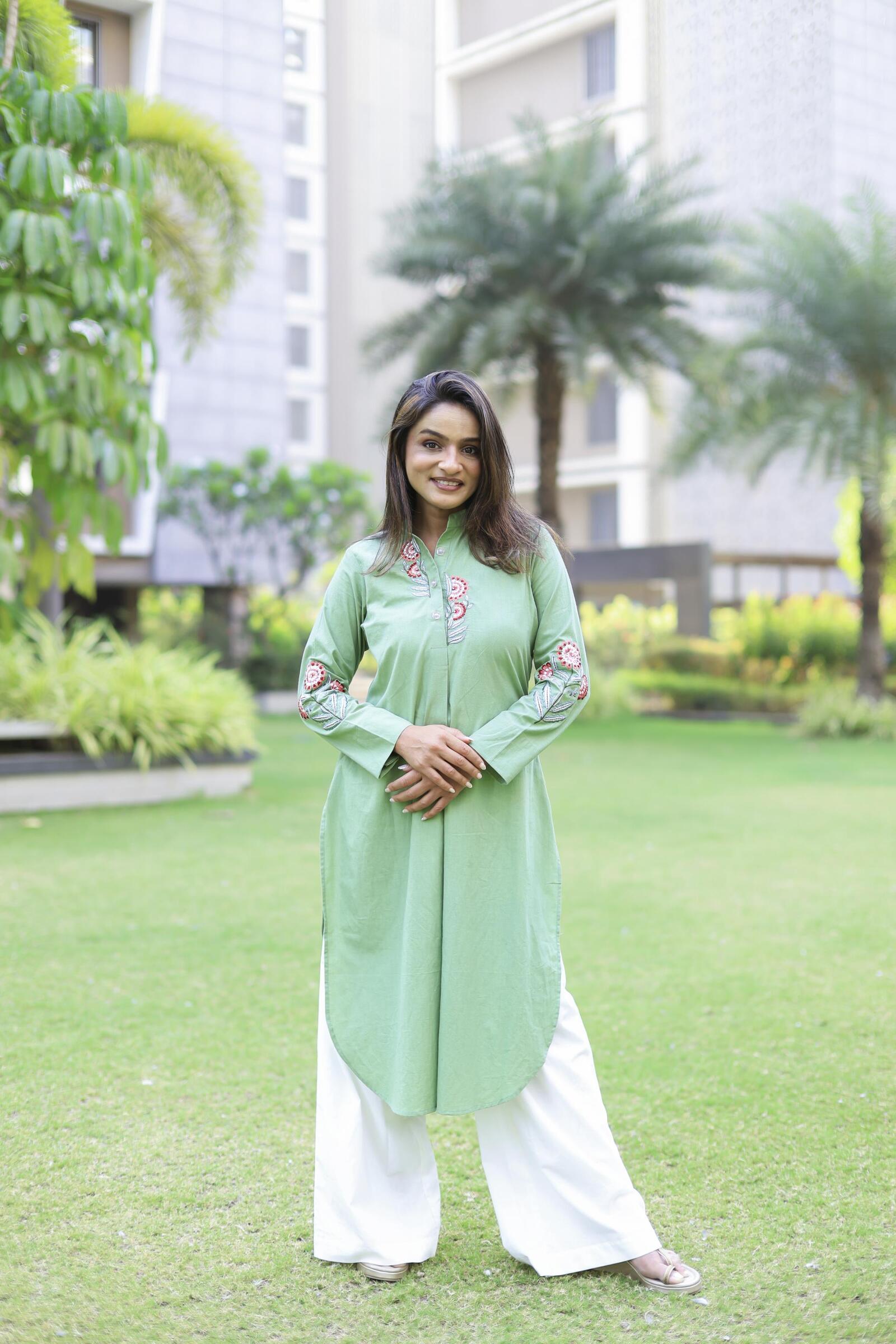 The Omna Mughal Butta – Pure Malai Chanderi Kurta Set