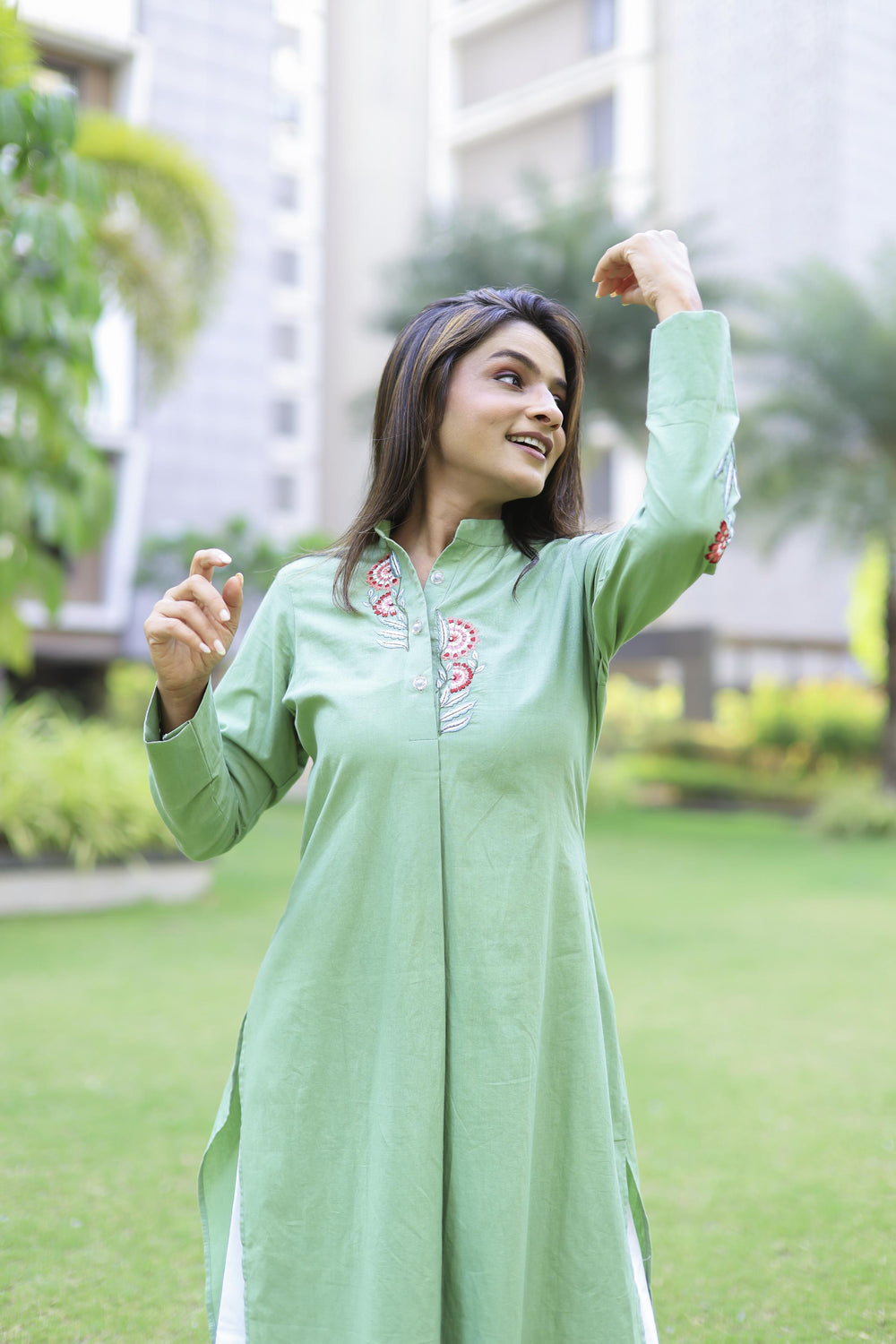 The Omna Mughal Butta – Pure Malai Chanderi Kurta Set