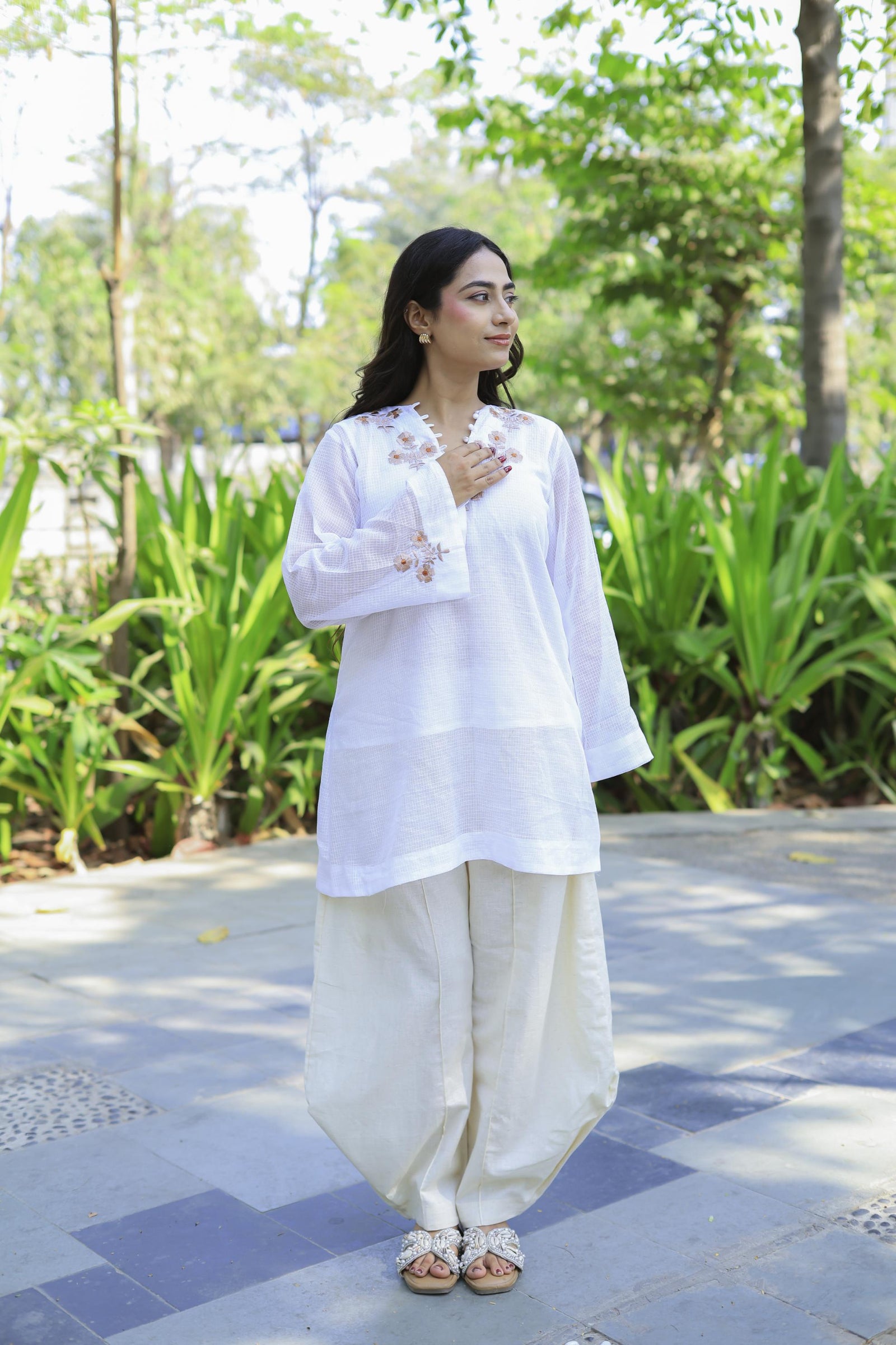 The Omna White vana kota kurta set