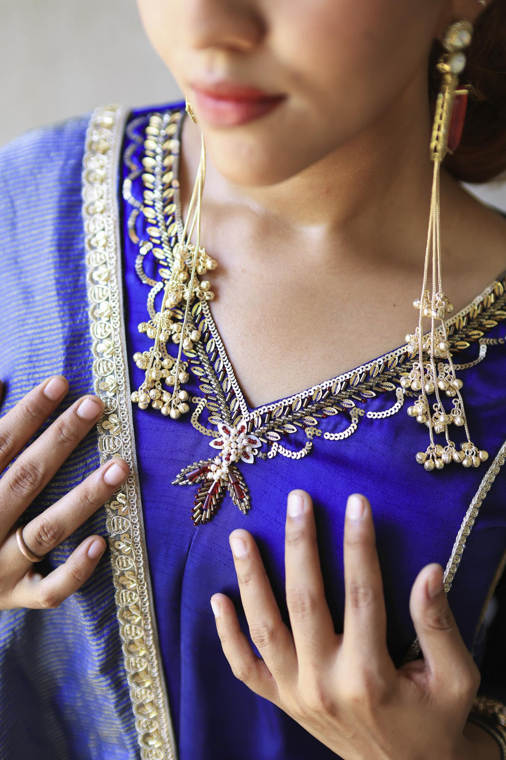 The Omna Women Meher Farshi set