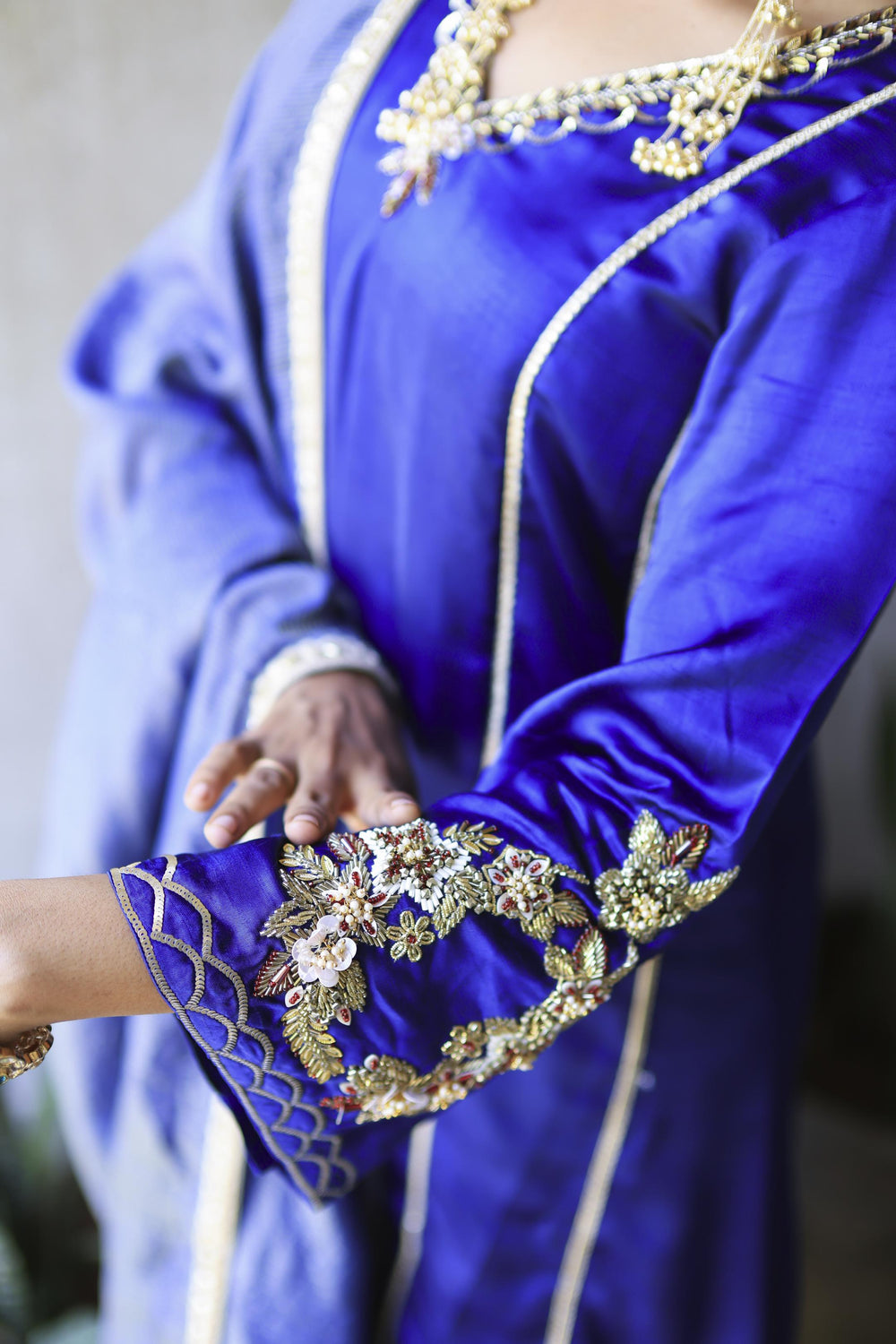 The Omna Women Meher Farshi set