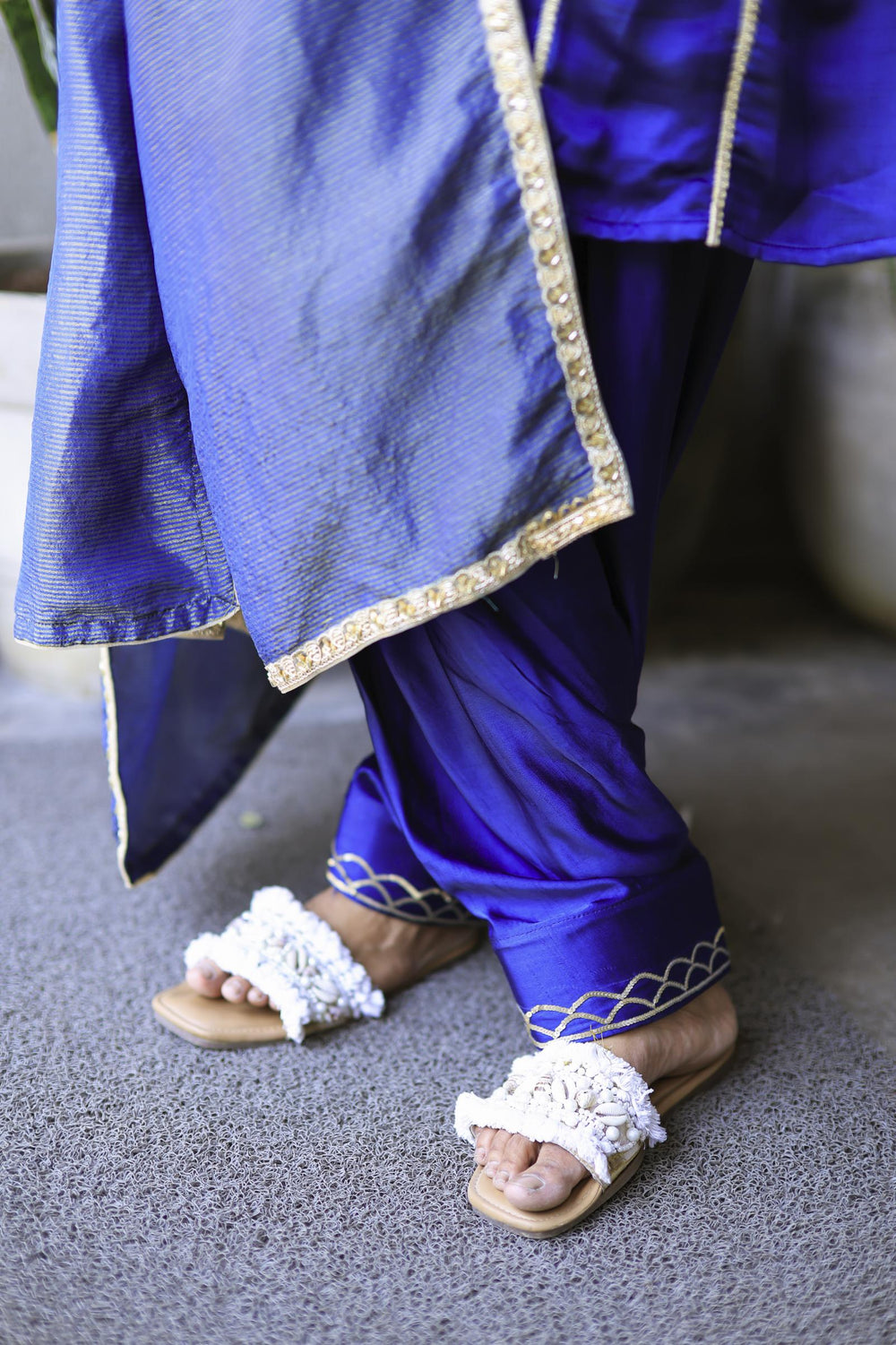 The Omna Women Meher Farshi set