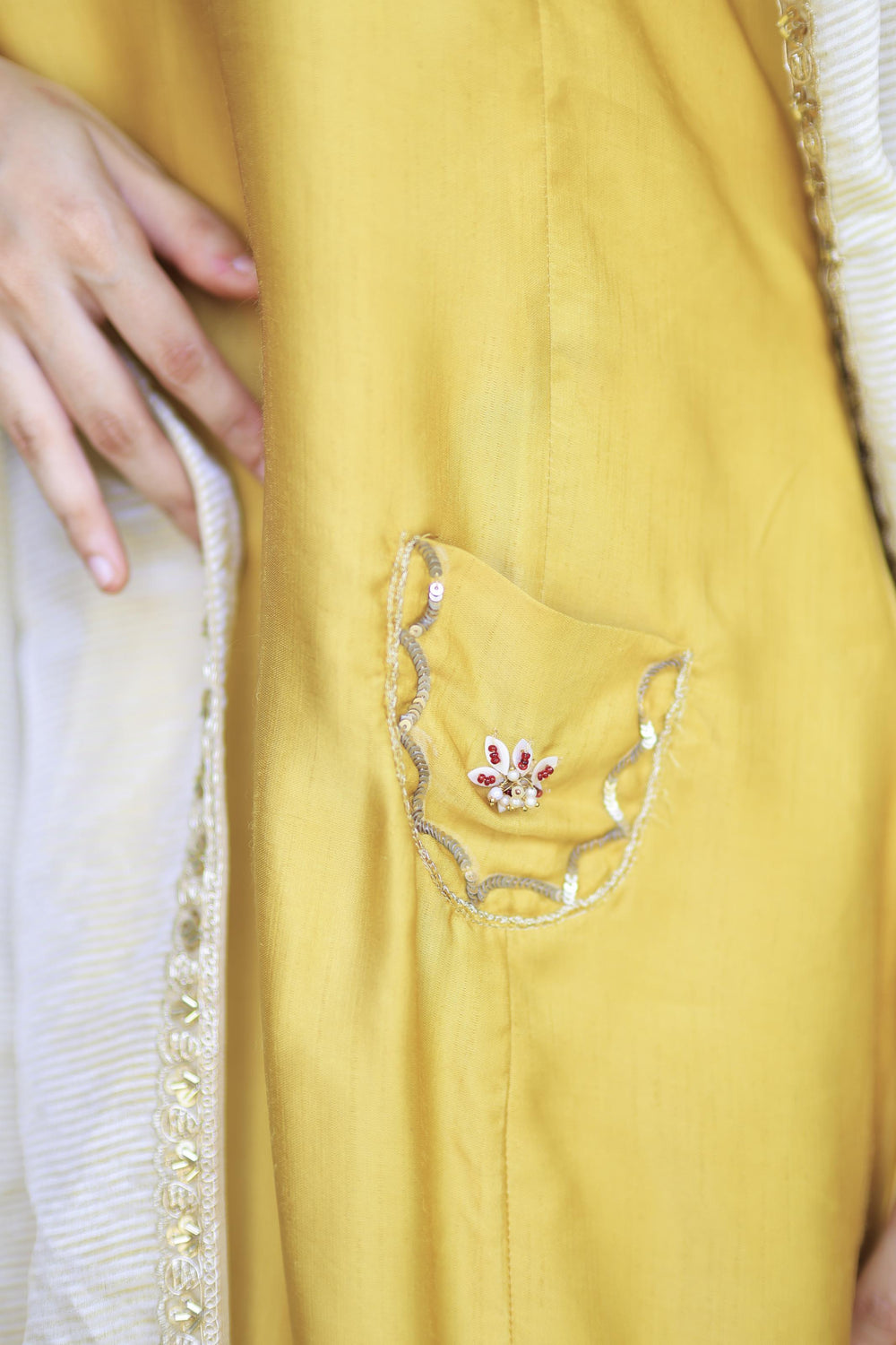 The Omna Women Meher Farshi set