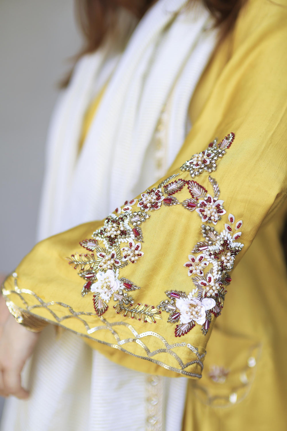 The Omna Women Meher Farshi set