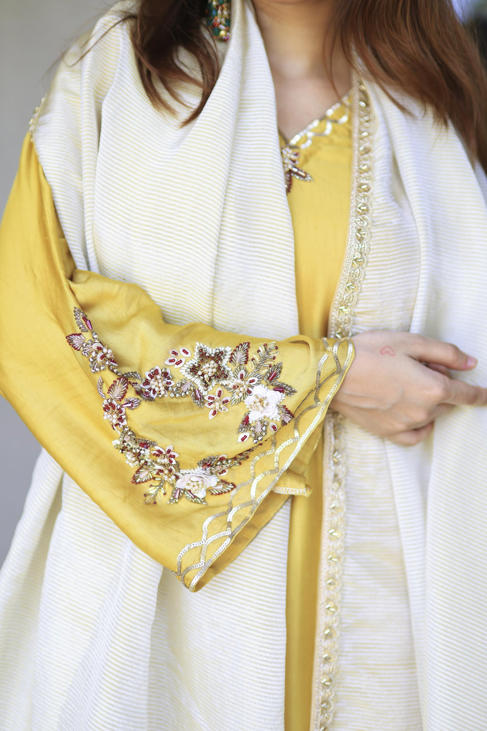 The Omna Women Meher Farshi set