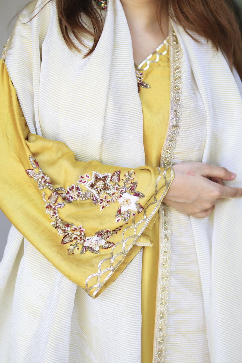The Omna Women Meher Farshi set