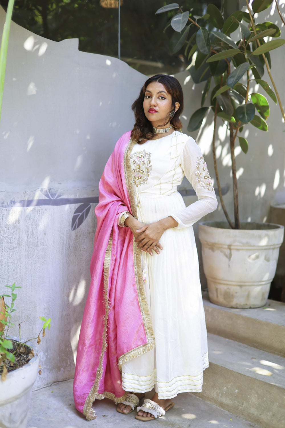 The Omna Women Noor Noir kutra dupatta set